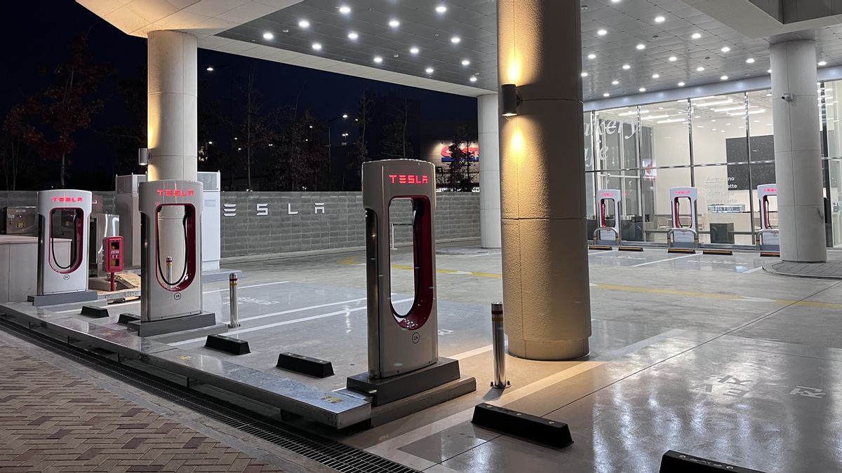 Tesla Will Add A Third Party Fast Charger In Europe