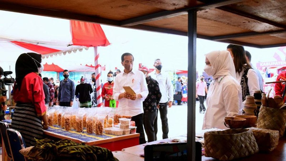 Jokowi和Iriana在Wakatobi买断MSME产品，特别订购金枪鱼丝