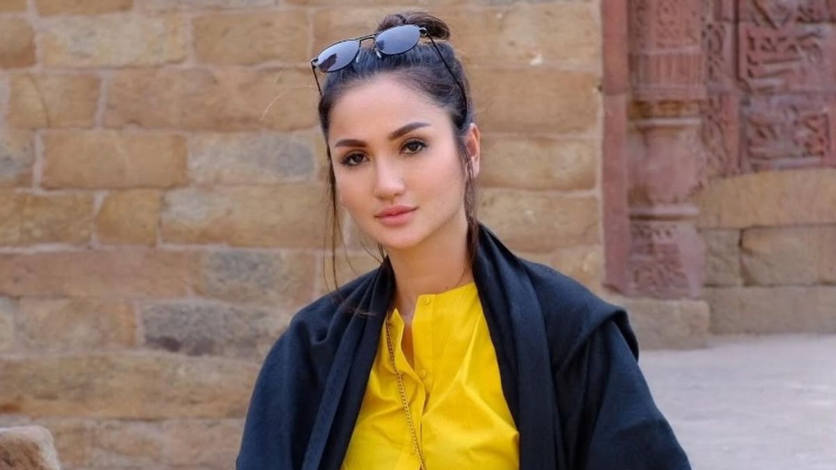 Tengku Dewi Rayakan Idulfitri Pertama sebagai Single Mom dengan Penuh Syukur