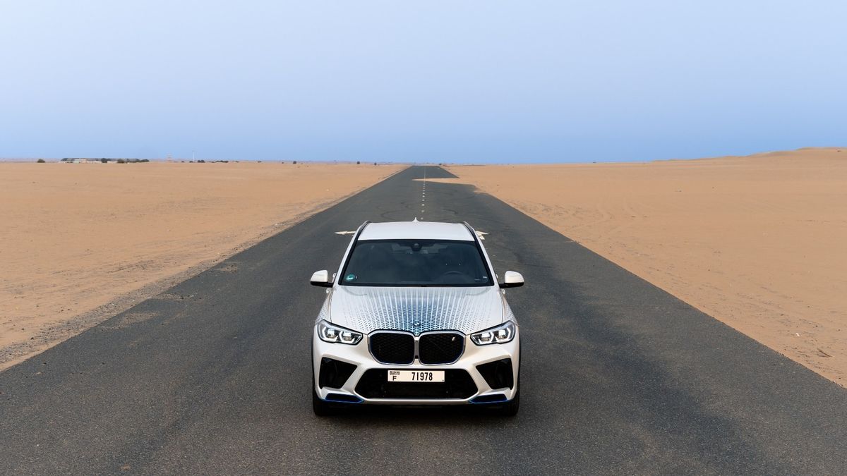 BMW تعتقد أن سيارات الهيدروجين تلعب دورا مهما في التنقل المستدام في المستقبل