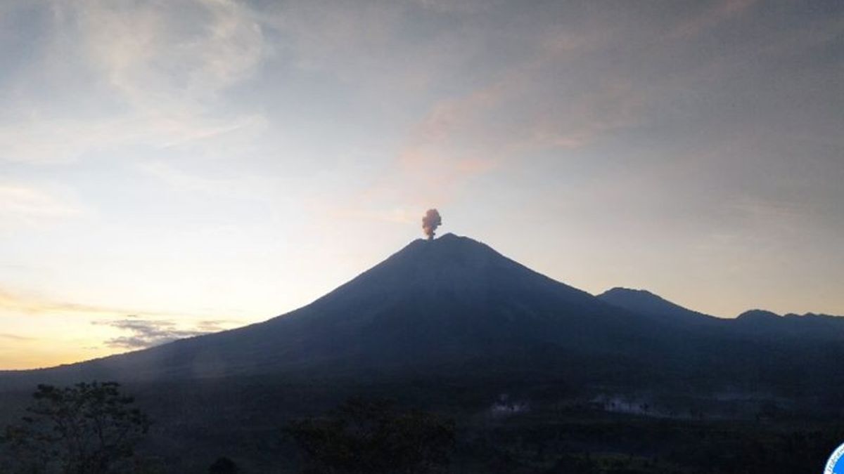 塞梅鲁山106秒钟再次爆发