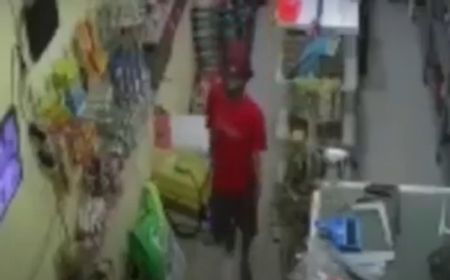 Aksi Penipuan Uang Receh Terekam CCTV di Pet Shop Ciracas Jaktim