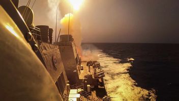وقال الحوثيون إن الهجوم في البحر الأحمر جاء ردا على الإجراءات الأمريكية الأسبوع الماضي