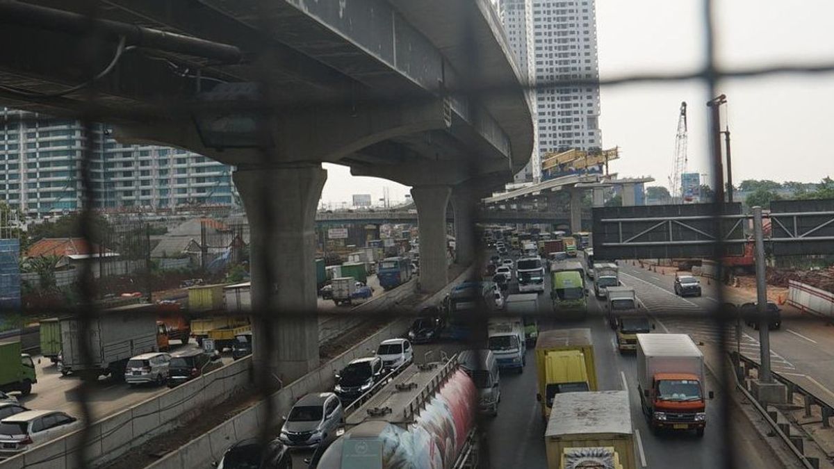 ジャカルタPSBBの1週間、運輸局は交通密度が19.28パーセント減少したと主張しています