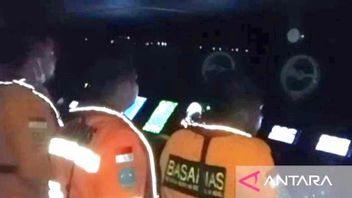 マノクワリ海域で行方不明の中年男性3人、SARが9人の救助隊員と12人の乗組員を落とす