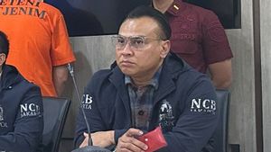 Divhubinter Polri تقدم طلبا لإنذار بالبحث عن الأصول (Red Notice) بشأن الأستاذ سام