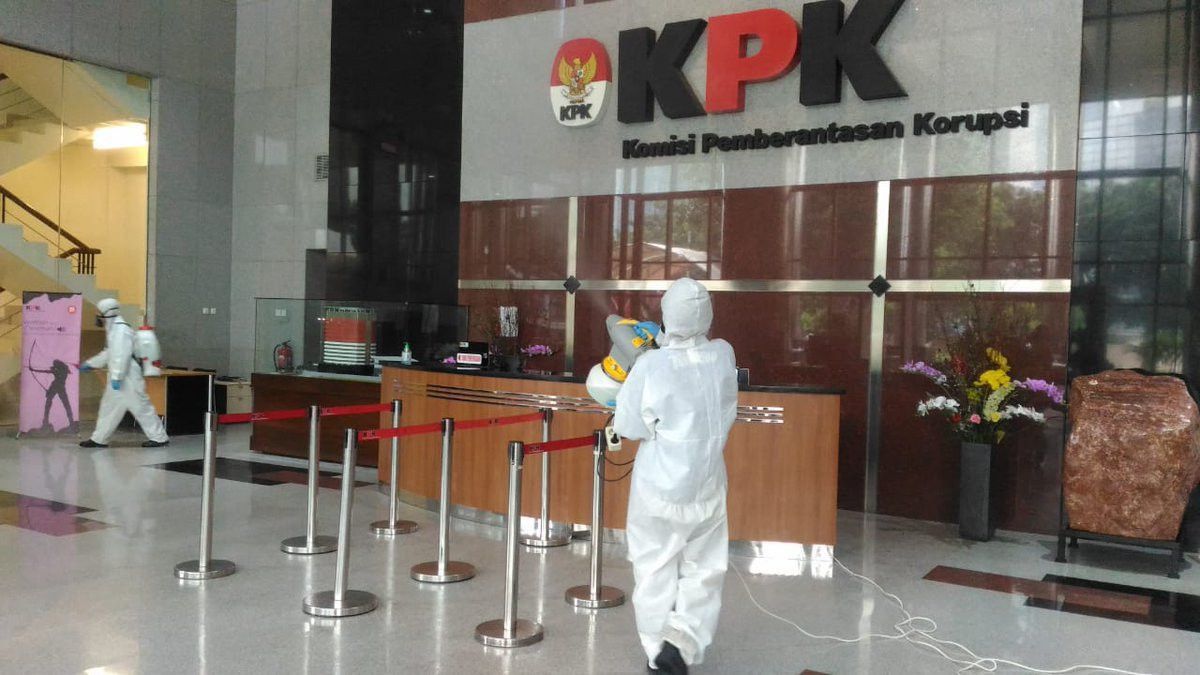 Appelé Opérateur Ihsan Yunus, KPK Confisqué Des Biens électroniques Et Des Documents Liés à La Corruption De L’aide Sociale