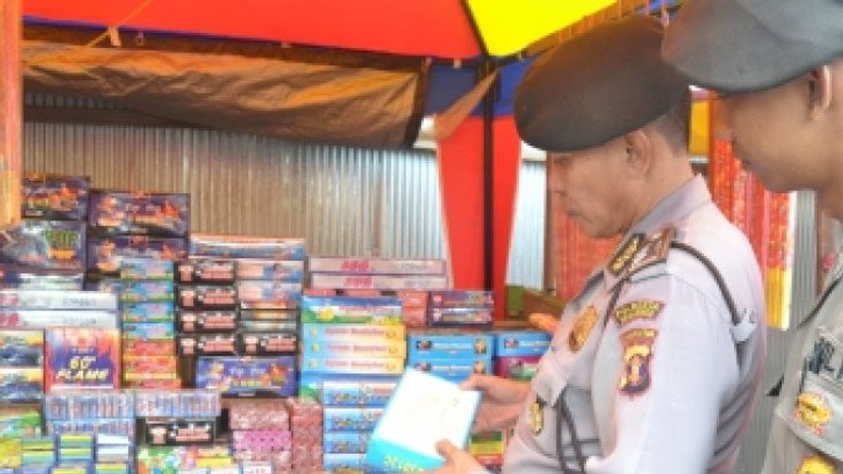 Assessed Dangerous Police-The National Armed Forces Confiscate Thousands Of Firecrackers In Mukomuko