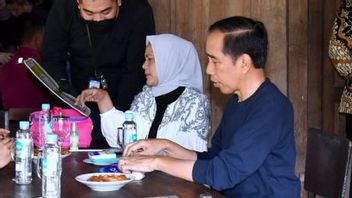 Presiden Jokowi Jenguk Cak Nun di RSUP Sardjito DIY