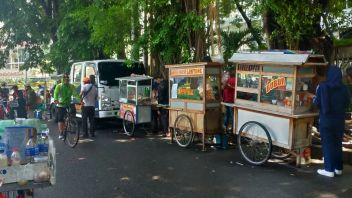 Satpol PP demande aux gestionnaires de bâtiments de s'occuper des parkings sauvages et des vendeurs ambulants occupant les trottoirs devant leurs bureaux 