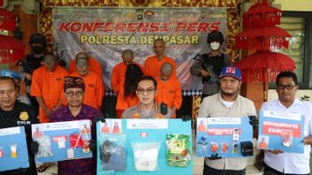 القبض على زوجين من جاوة الغربية لتوزيعهما ما يقرب من 1 كجم من سابو في دينباسار