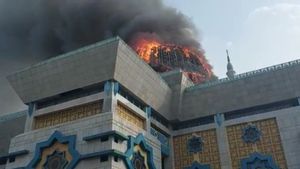 Puslabfor Bawa Material Terbakar dari Kubah Jakarta Islamic Centre