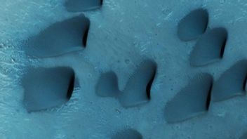 惑星火星の表面に見つかった青い砂丘、どのようにできますか?ここに説明があります