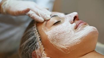 Want To Have Glowing Skin, Here Are Exfoliation Tips According To Skin Type