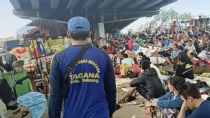 Banjir Tak Kunjung Surut, Warga Pantura Subang Terpaksa Mengungsi di Kolong Jembatan