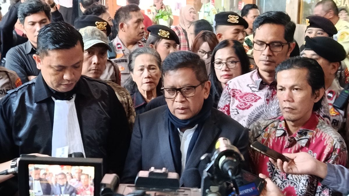 Hasto Rela Ditahan Asal KPK Izinkan Agustiani Tio Berobat ke China