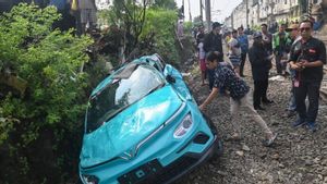 VinFast Masih Investigasi Taksi Green SM di Perlintasan hingga Terjadi Tabrakan Kereta