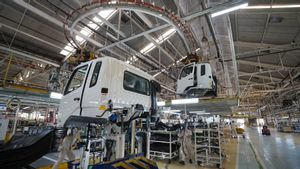 Kunjungan Langsung Melihat Proses Produksi Truk Mitsubishi Fuso di KRM