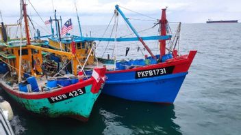 Bakamla Catches 2 Fish Thieves Ship From Malaysia On Rupat Island, Riau
