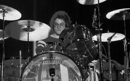 Anggota Bachman-Turner Overdrive Robbie Bachman Meninggal, Sang Kakak: Mungkin Jeff Beck Butuh Drumer!