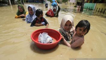 الفيضانات أضرت بالمدارس والمرافق التعليمية والثقافية في شمال آتشيه التي أجبرت على قضاء عطلة 4,672 طالبا بدءا من المدارس الابتدائية والإعدادية 
