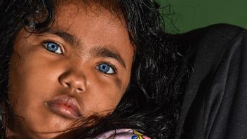 Zikan，蓝眼睛的孩子，像北干巴鲁的欧洲人一样