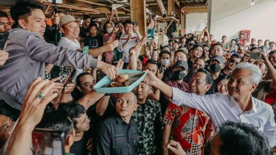 Ganjar Tuding Ada Operasi Tertutup Gara-gara Sulit Cari Bus untuk Angkut Relawan ke GBK