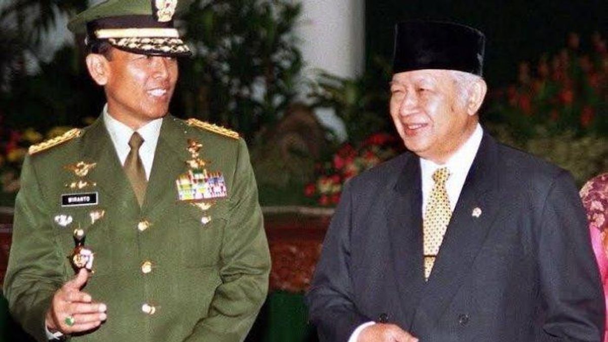 Wiranto's Career Travel: From Suharto's Aide To The TNI Commander