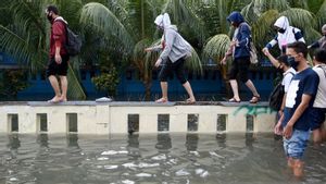 Perahu Karet dan Polairud Siaga Hadapi Peringatan Dini Banjir Rob Melanda Kepri Hingga 11 Februari 