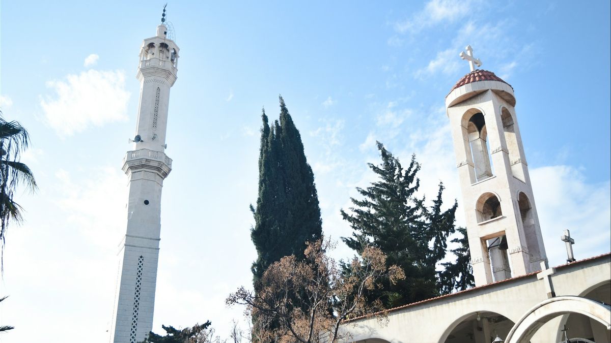 Christmas In Syria, Christians Get Gifts When Entering Church