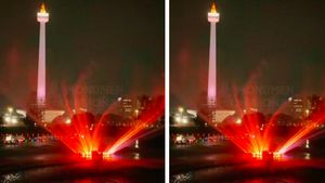 Night Tourism At Monas, There Is A Beautiful Fountain