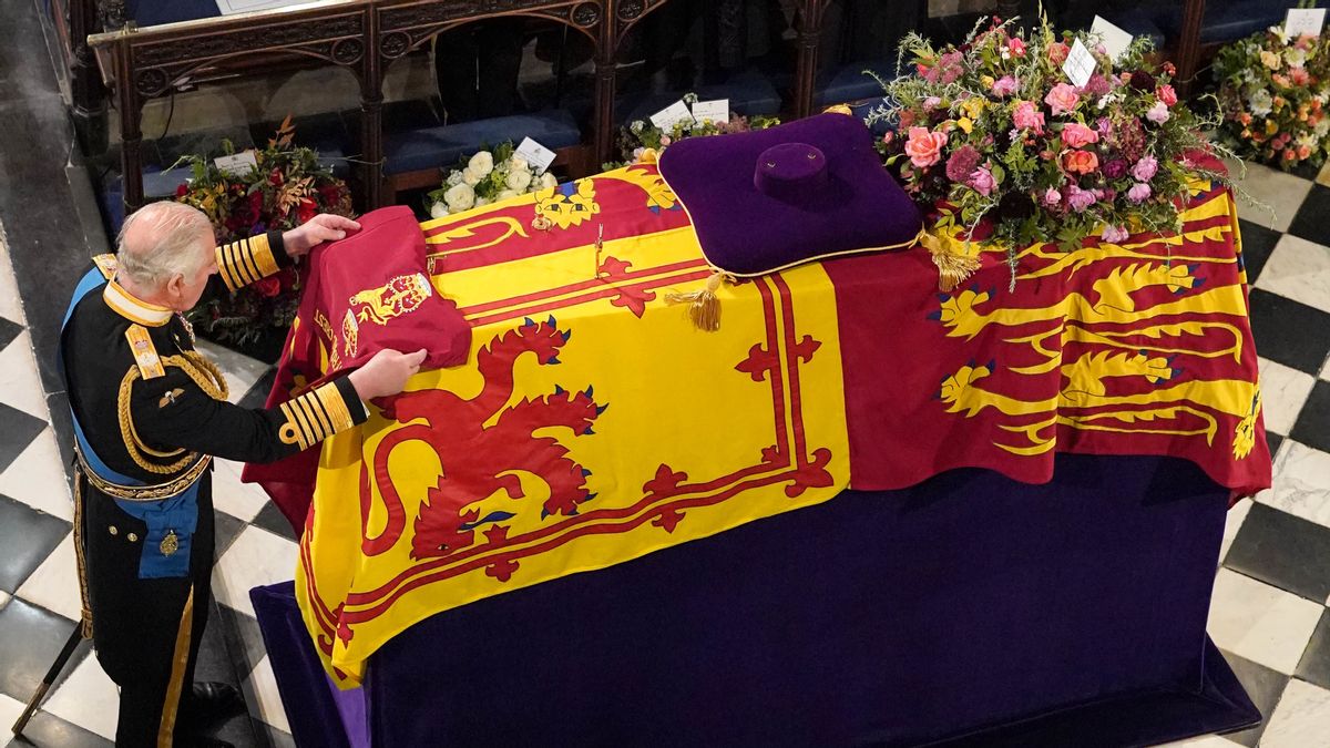 Dean of Windsor Pimpin Pemakaman Pribadi Ratu Elizabeth II, Raja Charles III dan Keluarga Kerajaan Hadir