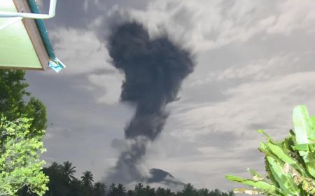 Gunung Ibu Erupsi, Abu Vulkanik Membubung 3,5 Kilometer