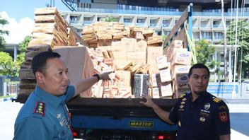 L’expédition du camion, Lanal a sécurisé 111 600 paquets de cigarettes illégales dans le port de Labuan Bajo