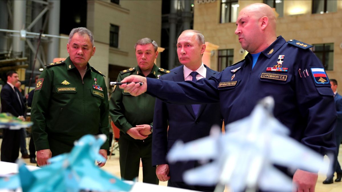 وزير الدفاع الروسي: أمر بسحب القوات بالقرب من خيرسون: إعطاء الأولوية لصحة الجنود وحياتهم