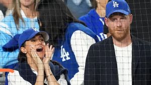 Pangeran Harry Kena Protes Warga Kanada Usai Pakai Topi Dodgers