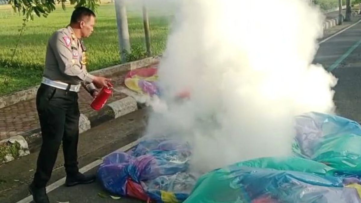 Polres Trenggalek Sita Ratusan Balon Udara Jelang Lebaran Ketupat
