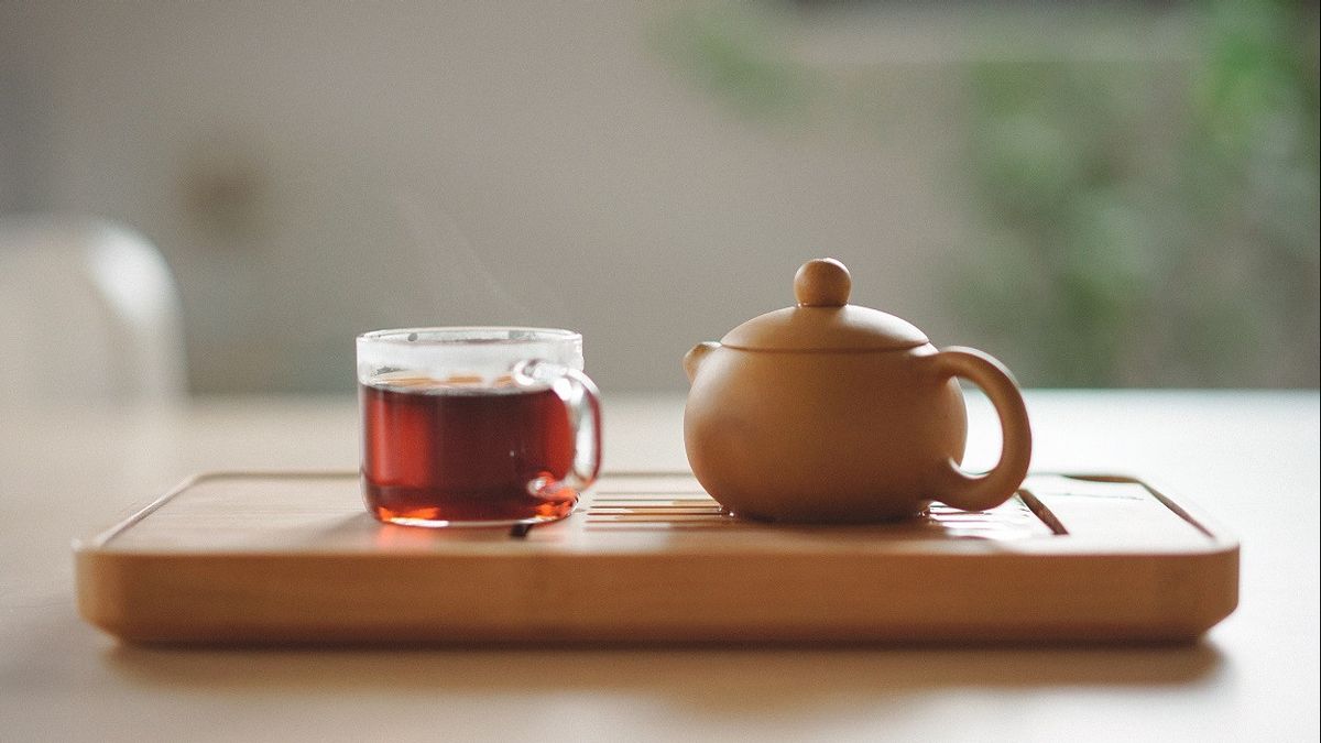 研究によると、1日に2杯のお茶を飲む人は死亡リスクが低いと言われています