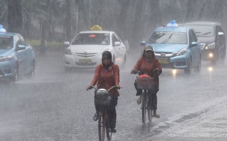 Waspadai Hujan Disertai Petir di Jakarta Jumat Sore