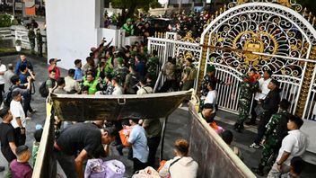 プレジデント・プラボウォのメダンでのタクビラン・ナイト、北スマトラの住民に何千もの食料パッケージを配布