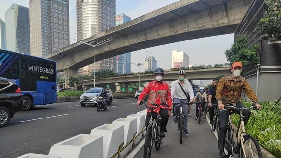 Lebih Rentan Kecelakaan, Anies Baswedan Minta Pengendara Bermotor Hormati Pesepeda