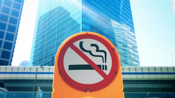 Gebrakan Parlemen Inggris Larang Warga yang Lahir Setelah Tahun 2008 Beli Rokok