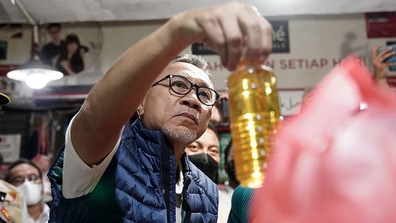 Good News From Trade Minister Zulhas When Reviewing The People's Market In Semarang: Bulk Cooking Oil Has Been Below Rp. 14,000 Per Liter
