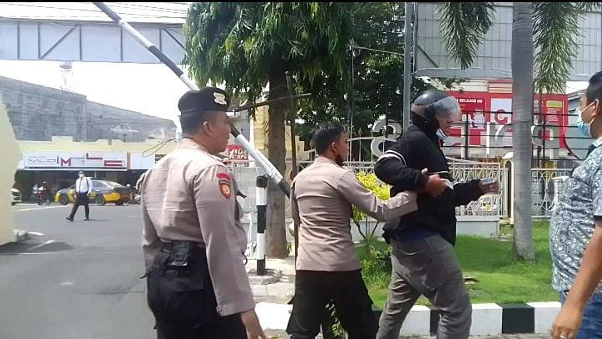 Marah Ditilang, Pria di Situbondo Memaki Polisi Brengsek