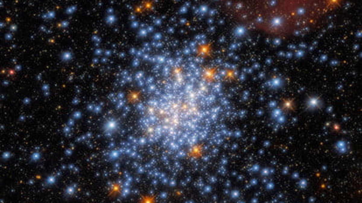 哈勃太空望远镜捕捉美丽的星团