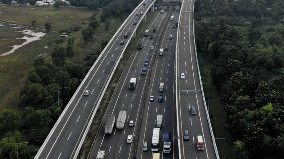 Jasa Marga Implements Contraflow At KM 44+500 To KM 41+600 Jagorawi Toll Road Towards Jakarta