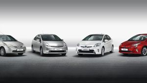 Toyota Prius: Mobil Hibrida Ramah Lingkungan Pertama yang Diproduksi Massal