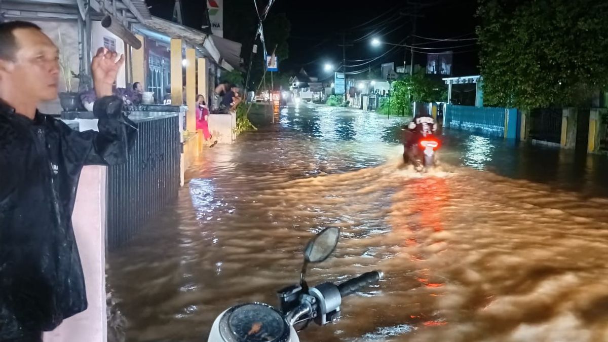 激しい雨がマラン市の22ポイントで洪水を引き起こし、エアは135センチメートルに達する