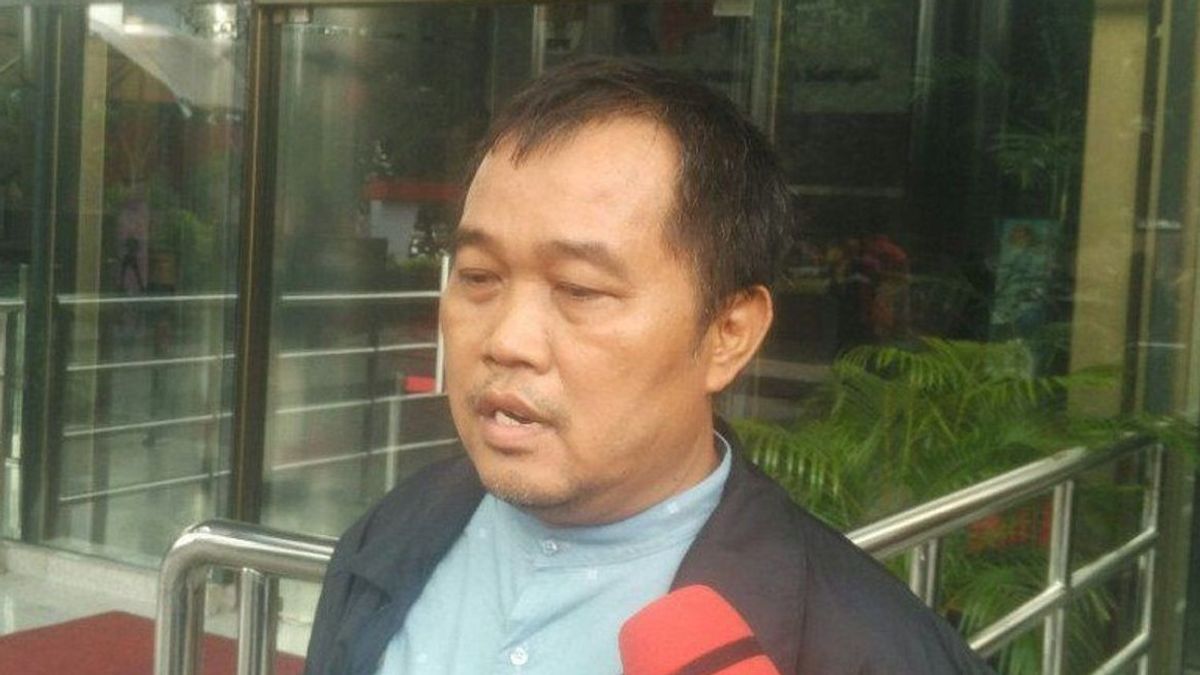 Penuhi Panggilan KPK, Boyamin Bawa Akte Perusahaan PT Bumirejo