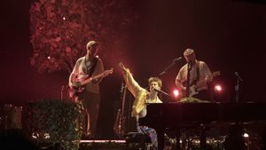 Jacob Collier lance une chanson indonésienne de Pusaka au BNI Java Jazz Festival 2025